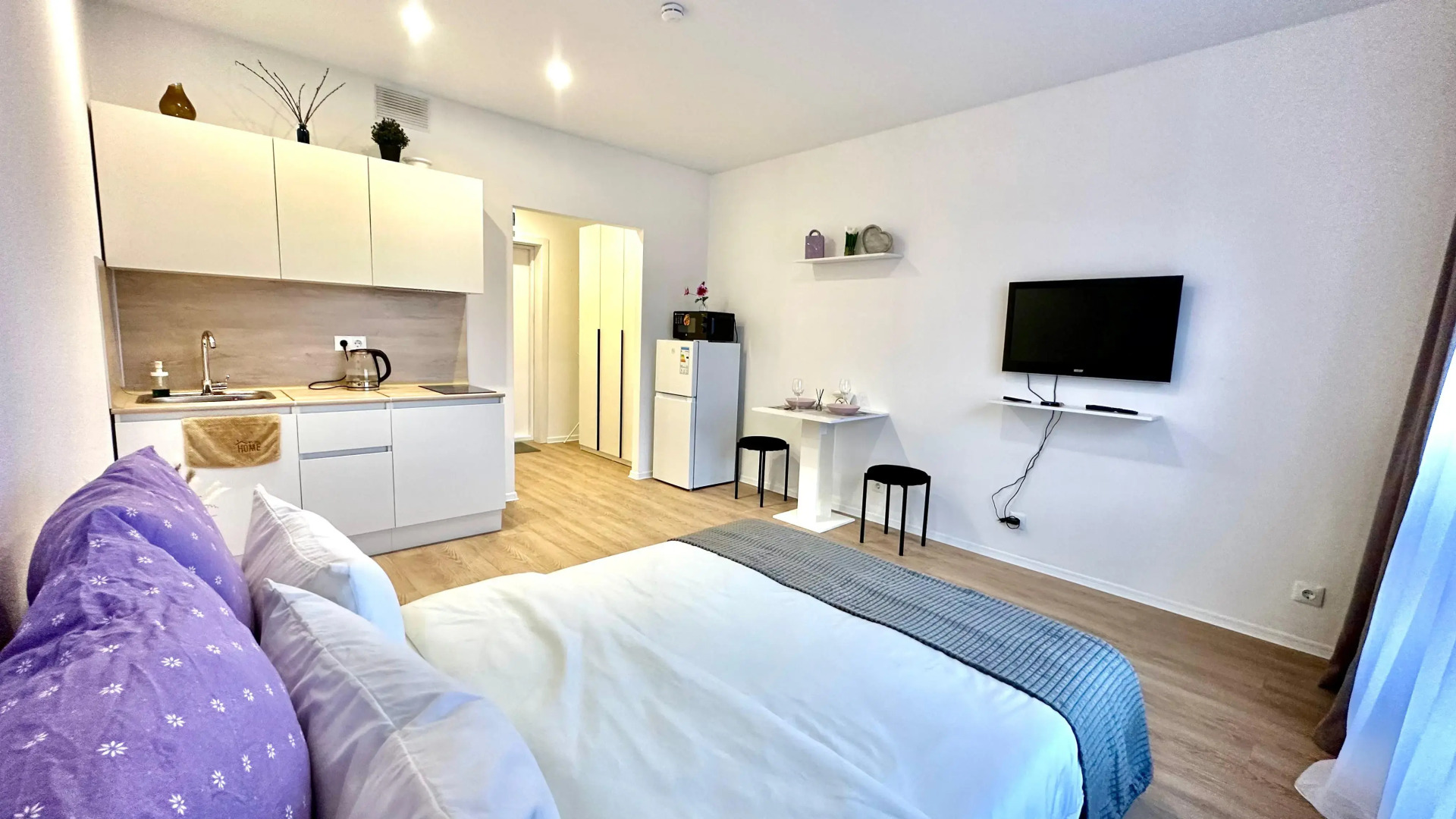 Апартаменты Истоман Студия вид на пруд