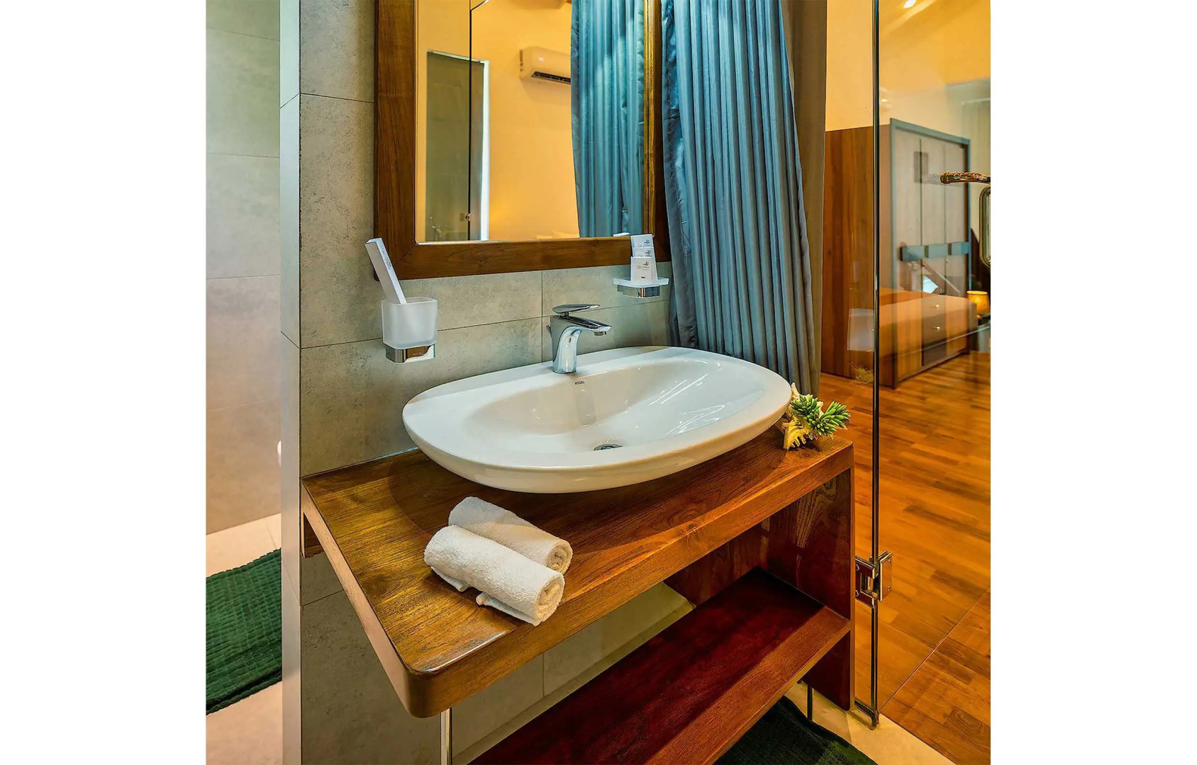 Отель The Palace by Ocean