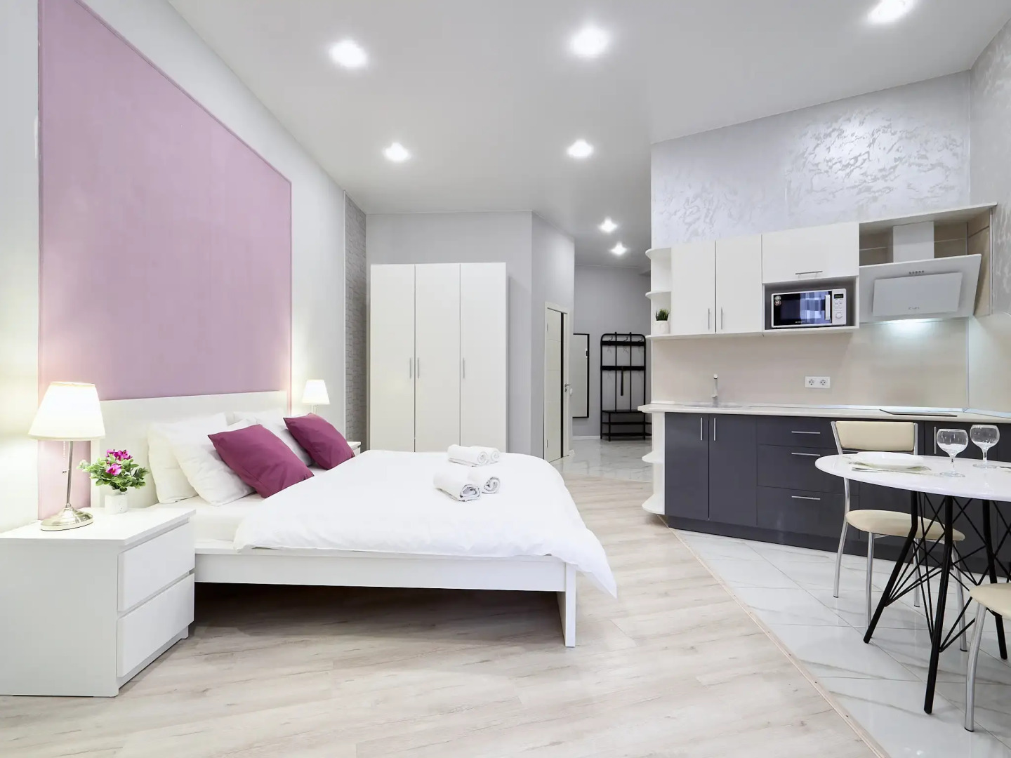 Апартаменты Орхидея от Ирины Савельевой + В самом центре города сразу у Курортного бульвара + С видом на горы + Весь город у ваших ног!