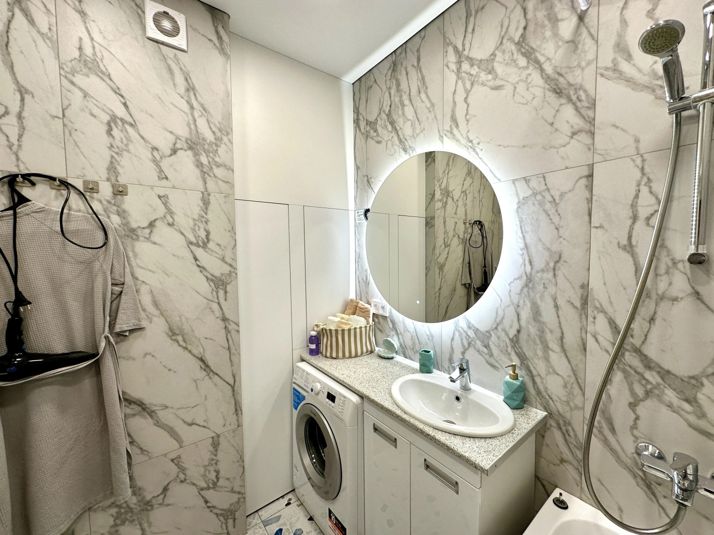 Апартаменты Люкс Аквамарин с дизайнерским ремонтом, для большой семьи