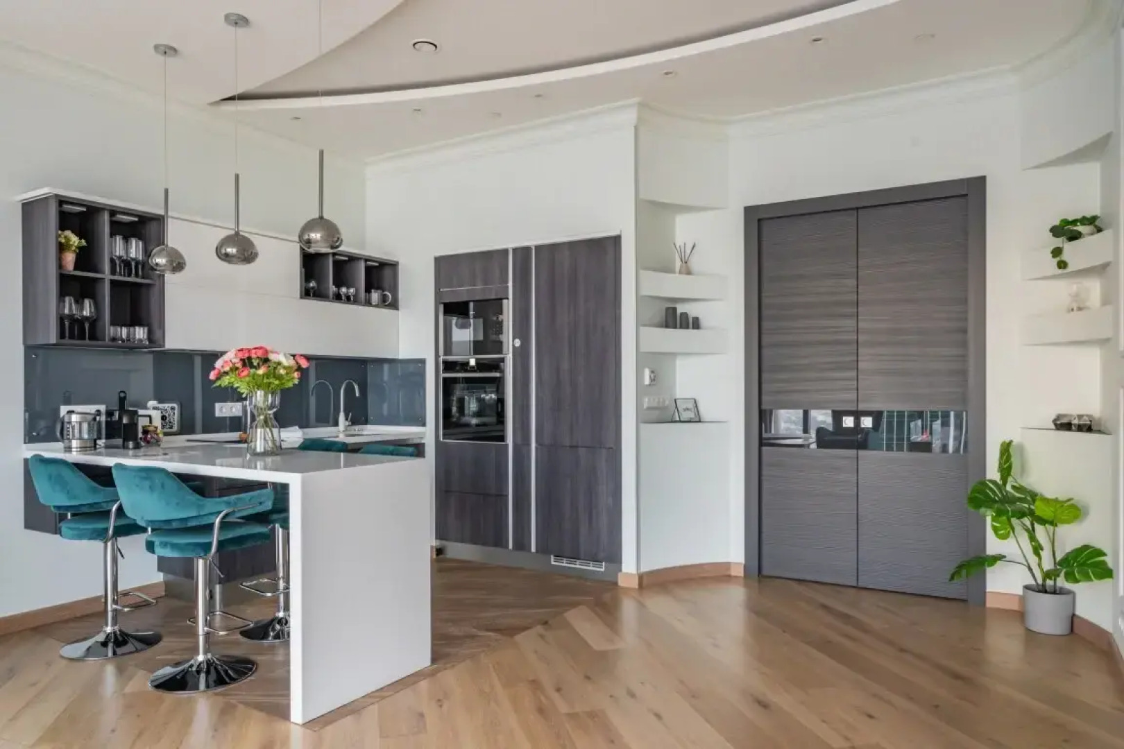 Romantic apart on 71 floor