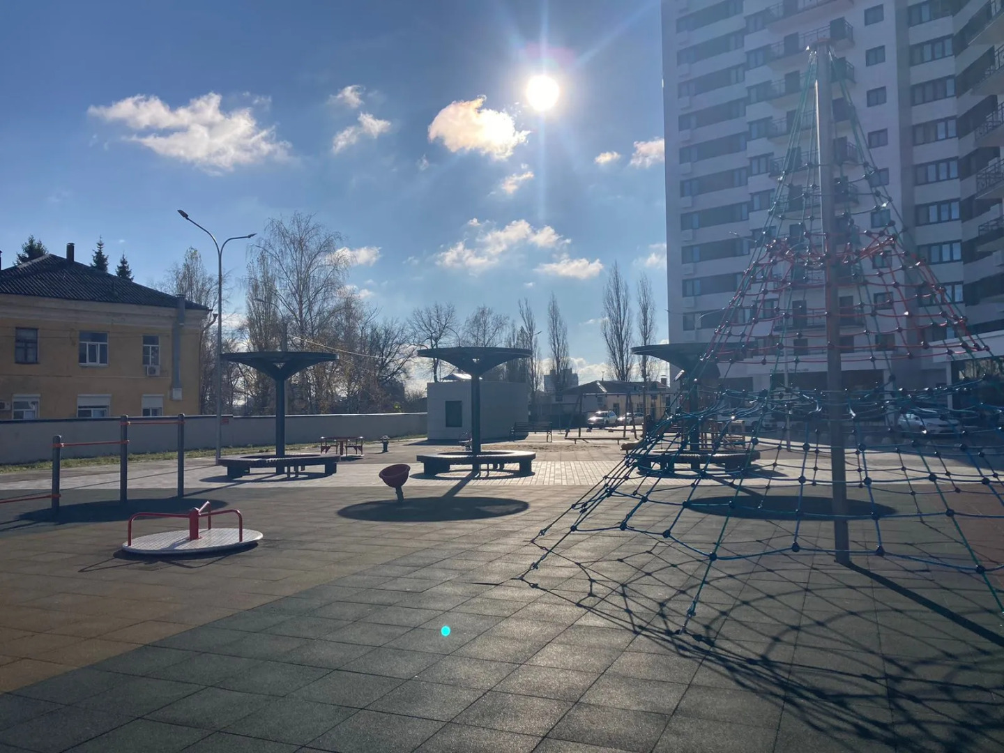 Апартаменты на 45 Стрелковой Дивизии с платным паркингом, близко от Областной детской больнице и РЖД