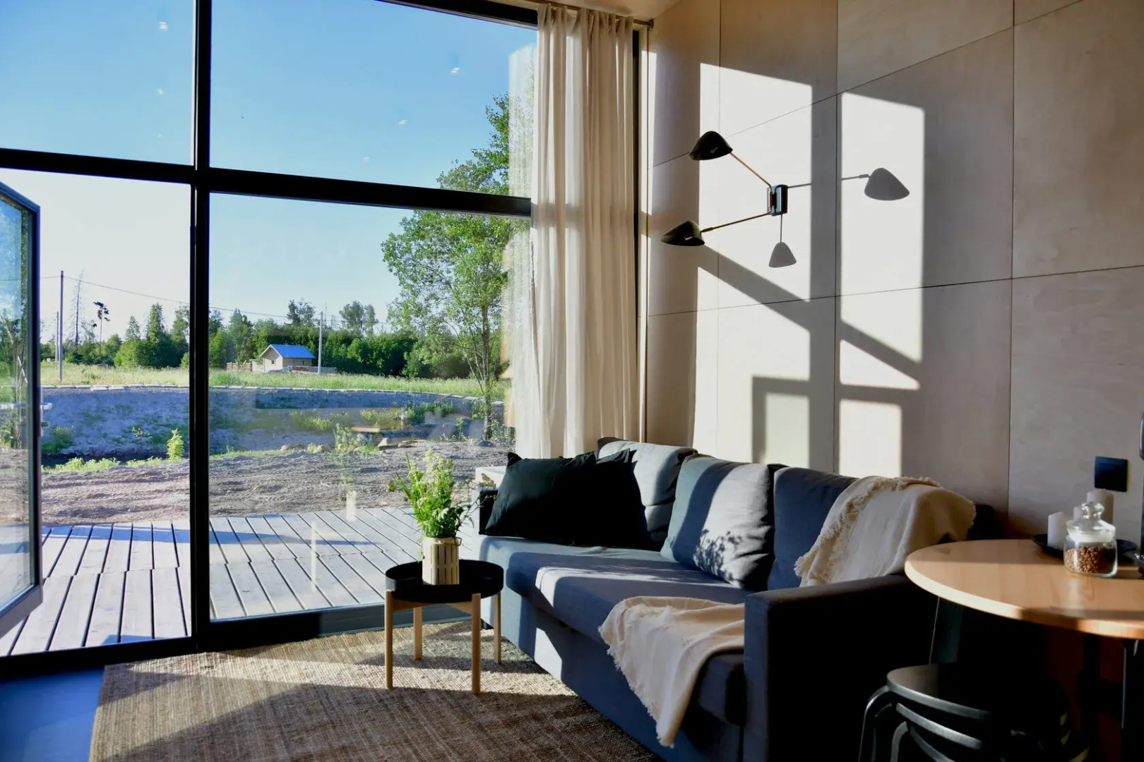 Дом Уютный с панорамными окнами