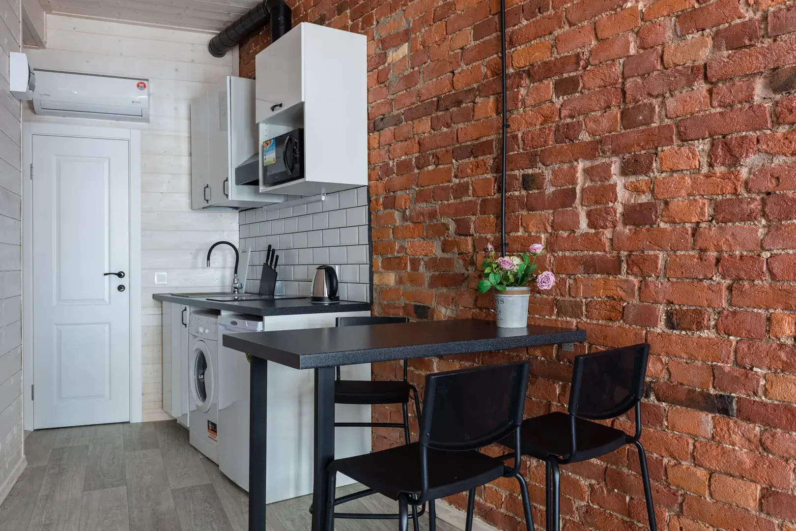 Квартира BombFlat с видом на город на Гривцова