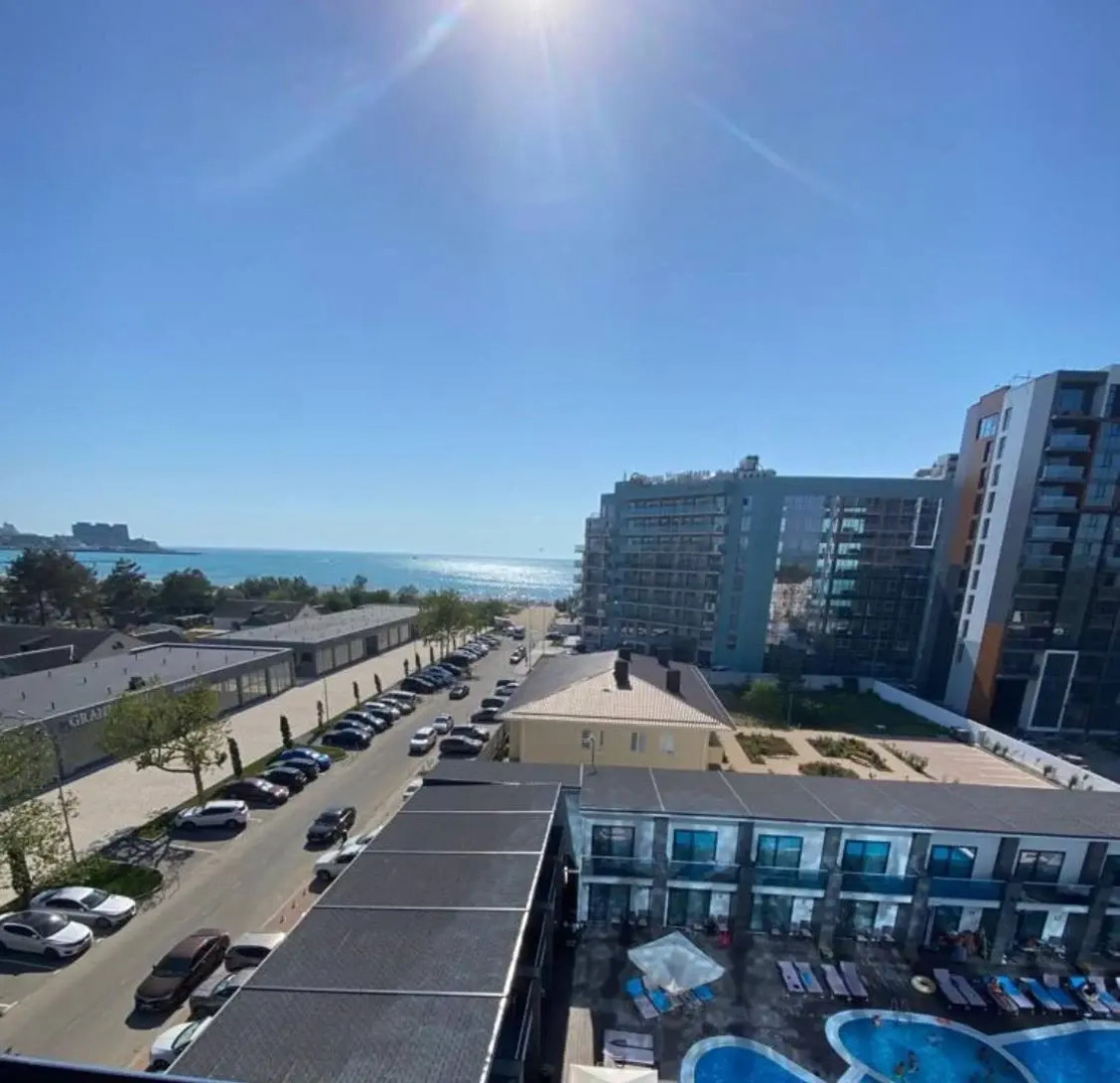 Апартаменты у моря с видом на бассейн