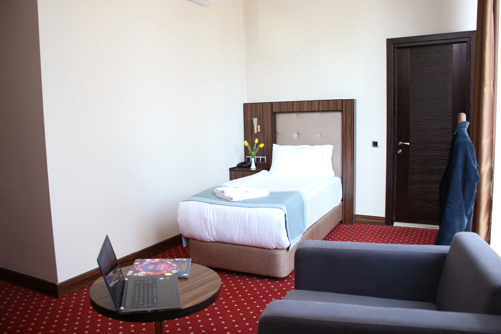 Отель Legend Business