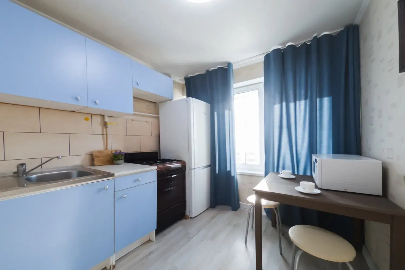 Апартаменты с балконом на Челюскинцев 21