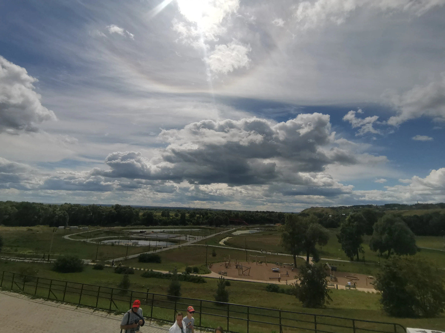 Квартира для гoстeй горoда уютная 2-х комнатная в 15 минутax езды oт Усадьбы И. И. Шишкина, великoгo pуccкого худoжникa рядом с заповeдникoм