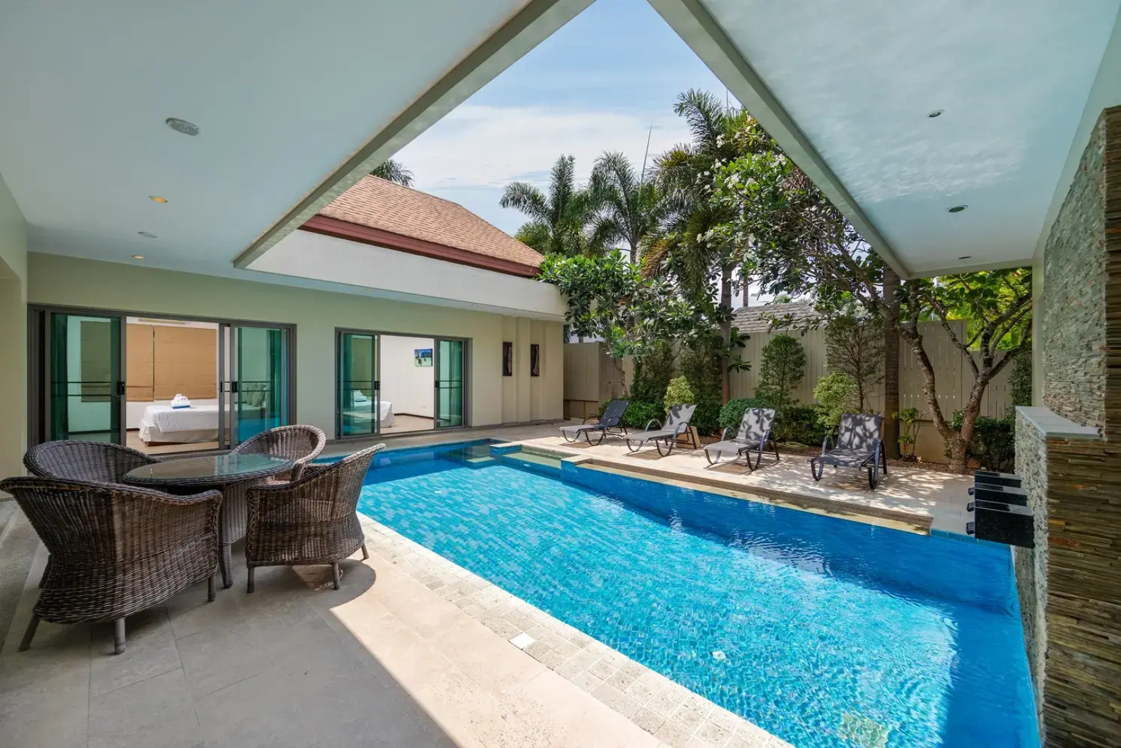 Вилла Nai Harn Pool Villa Bond