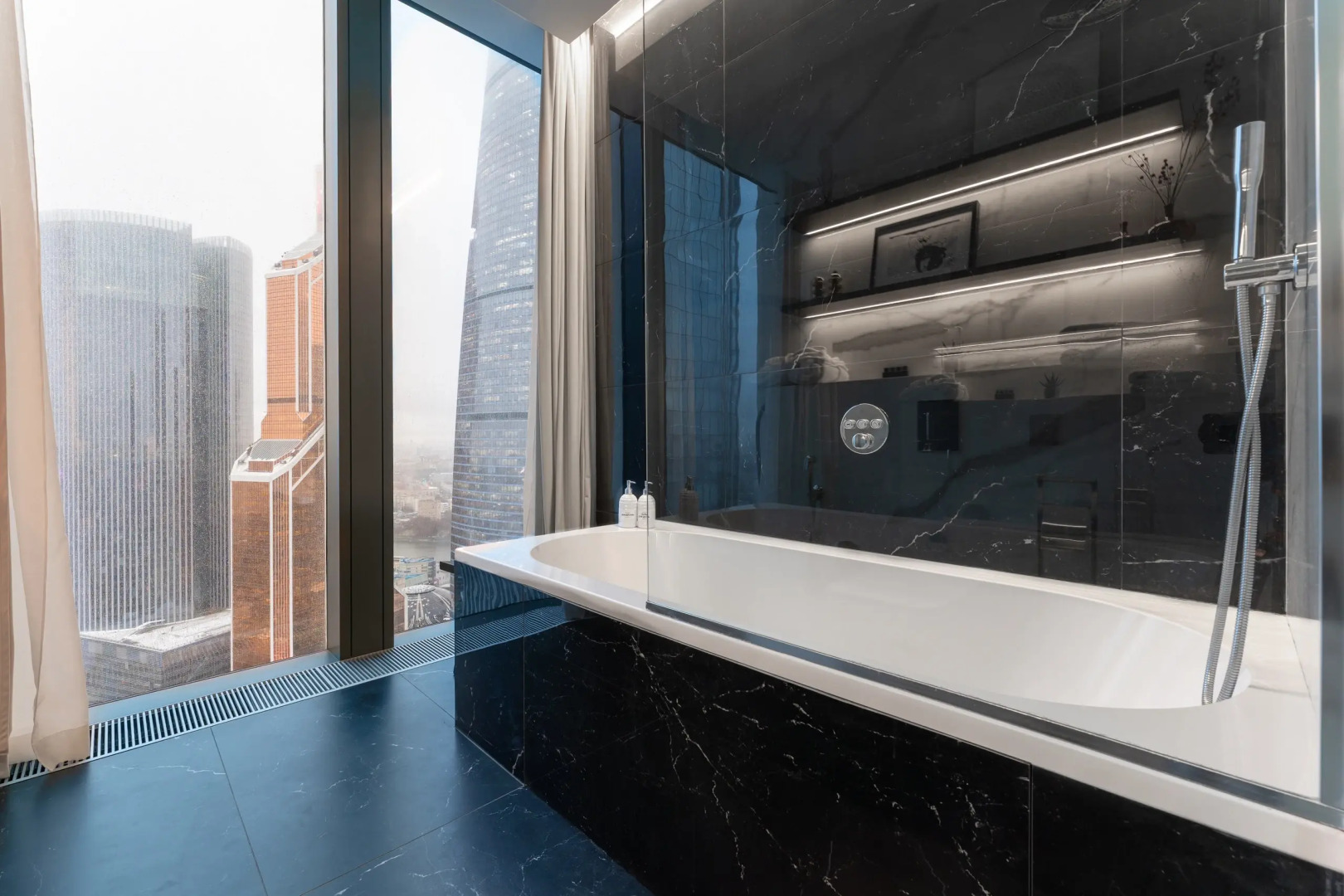 Апартаменты Апарт с Угловой Спальней с Панорамной Ванной