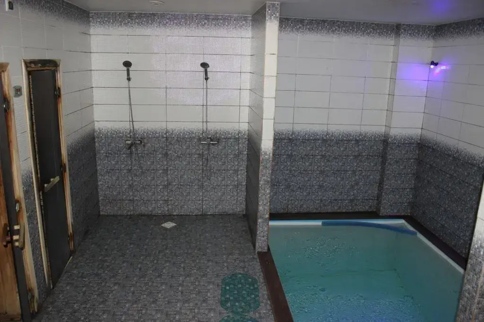 Частный дом с сауной, хаммамом и бассейном