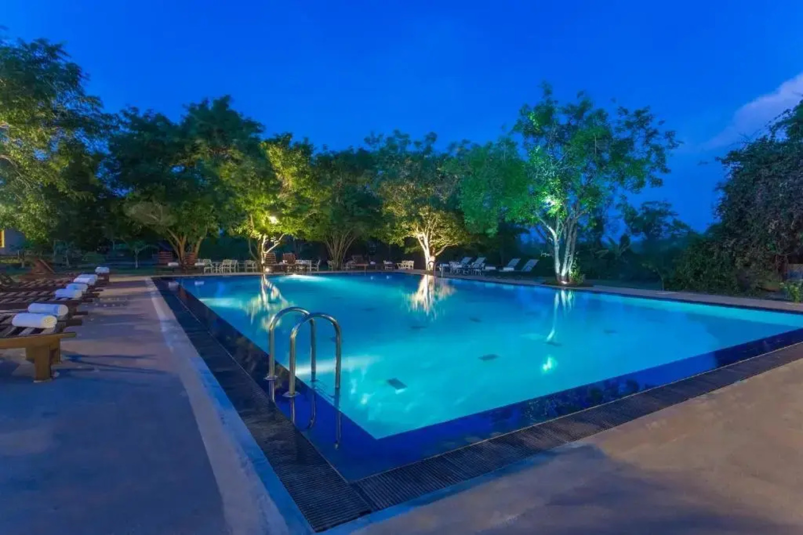 Отель Kassapa Lions Rock