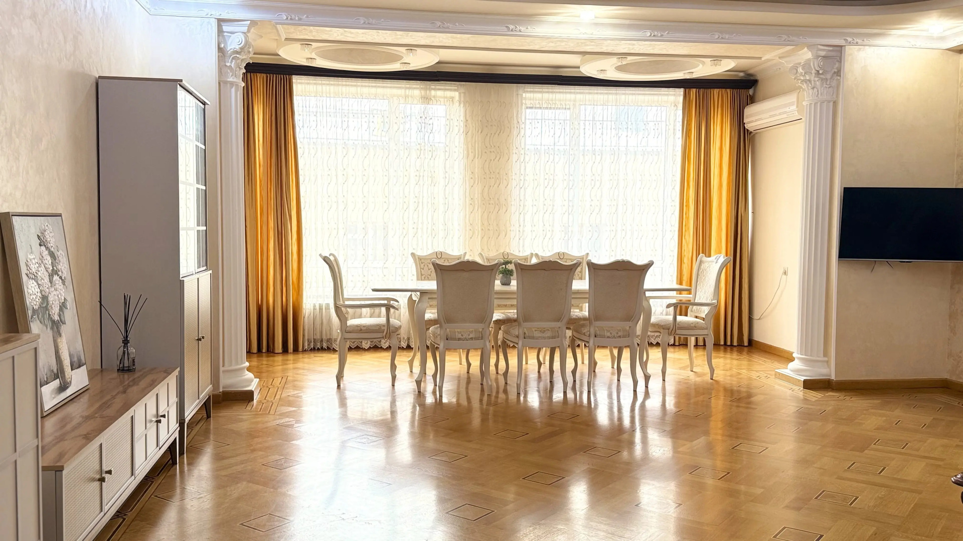 Апартаменты с 2 Спальнями и с Балконом в Центре Города от Sweet Home