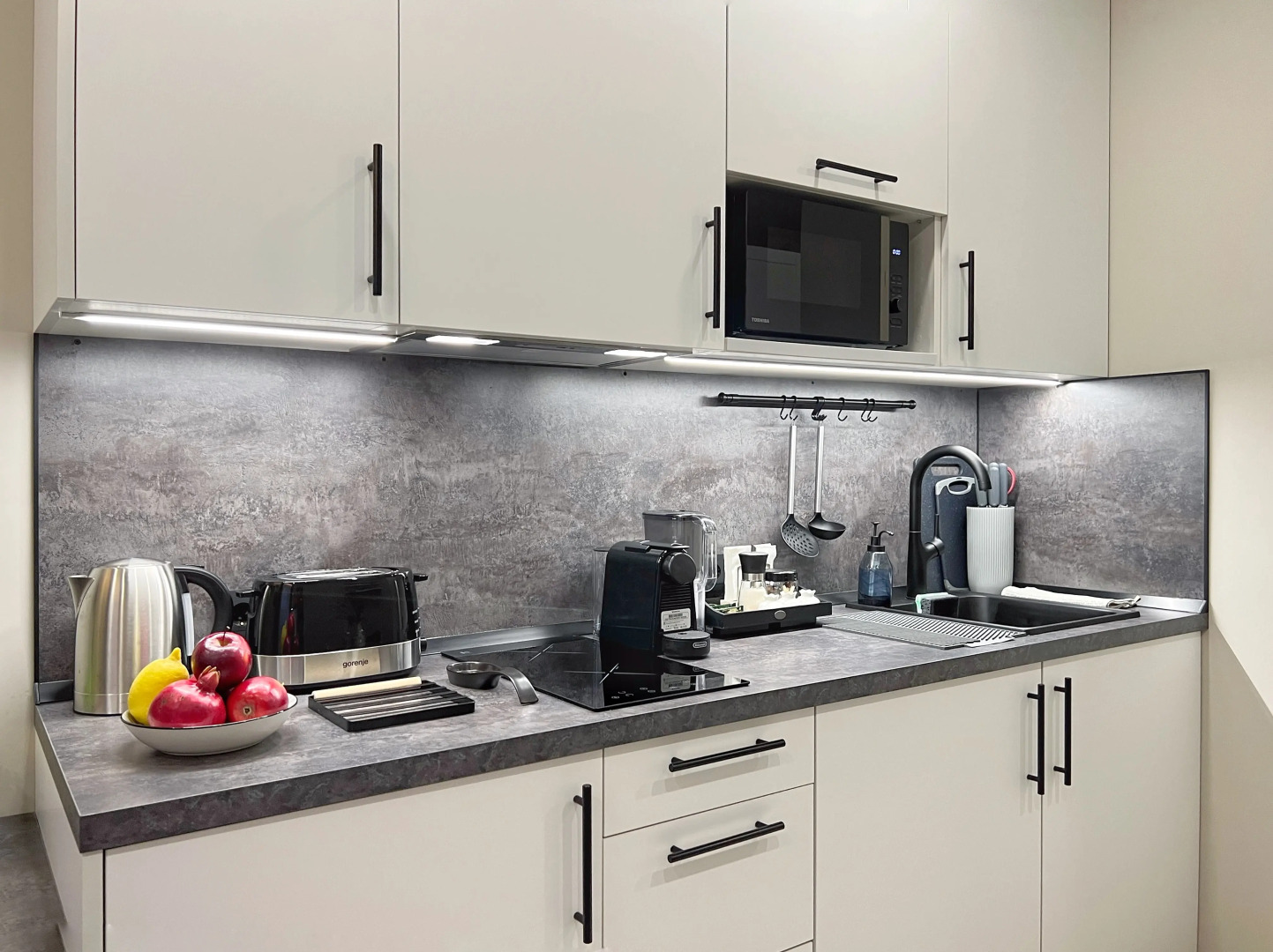 Апартаменты Granada Красивая студия в новом апарт-отеле на берегу канала