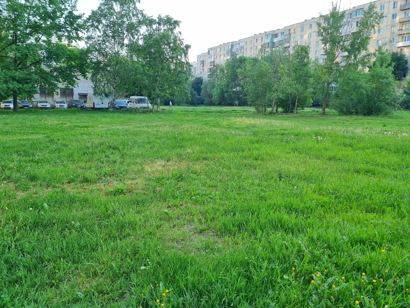 Квартира двухкомнатная в тихом районе и близко к метро