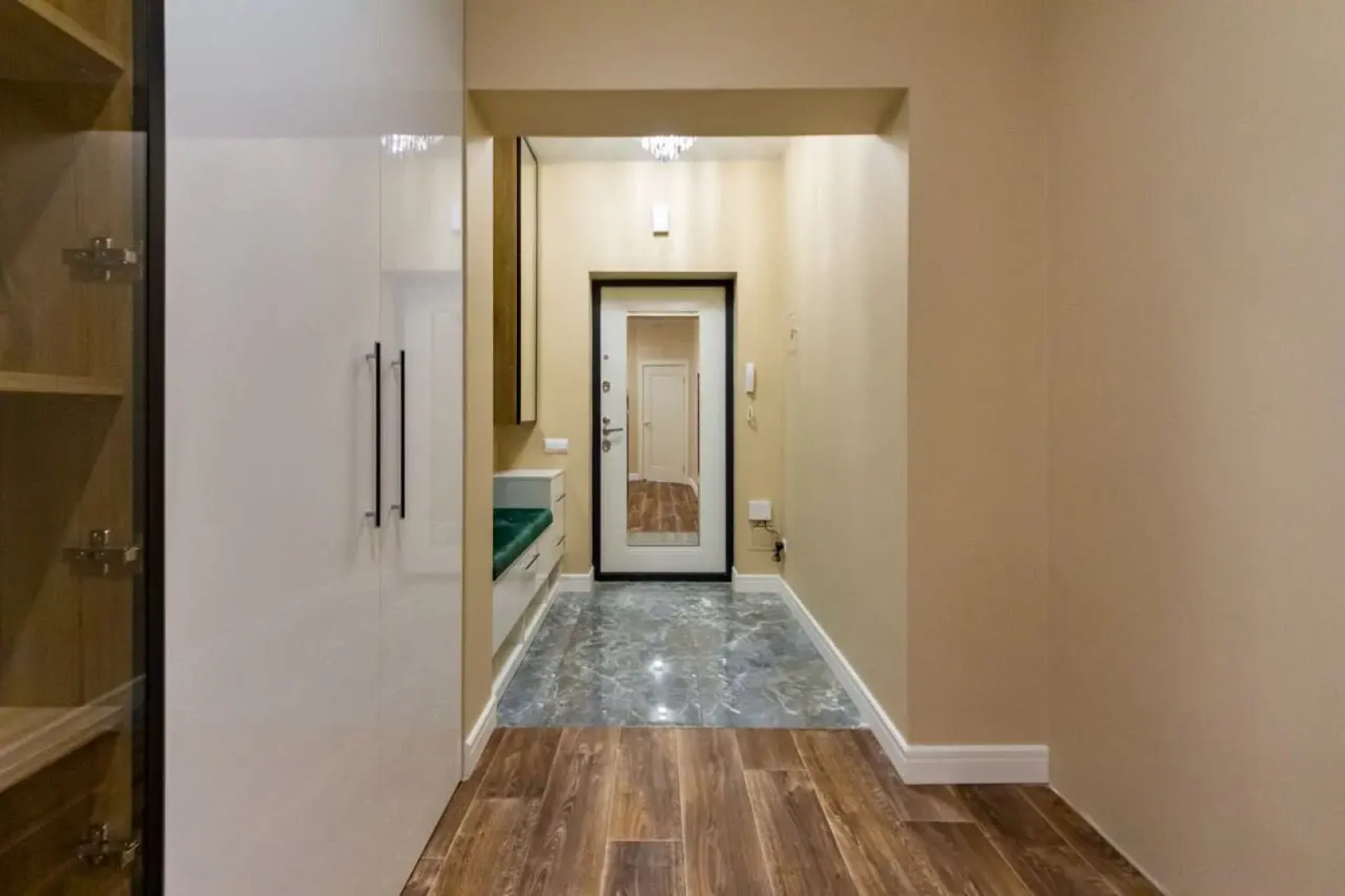 Апартаменты Emerald on Leonova