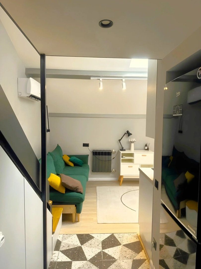 Апартаменты Современные в Скандинавском Стиле с Мансардными Окнами в Центре Москвы