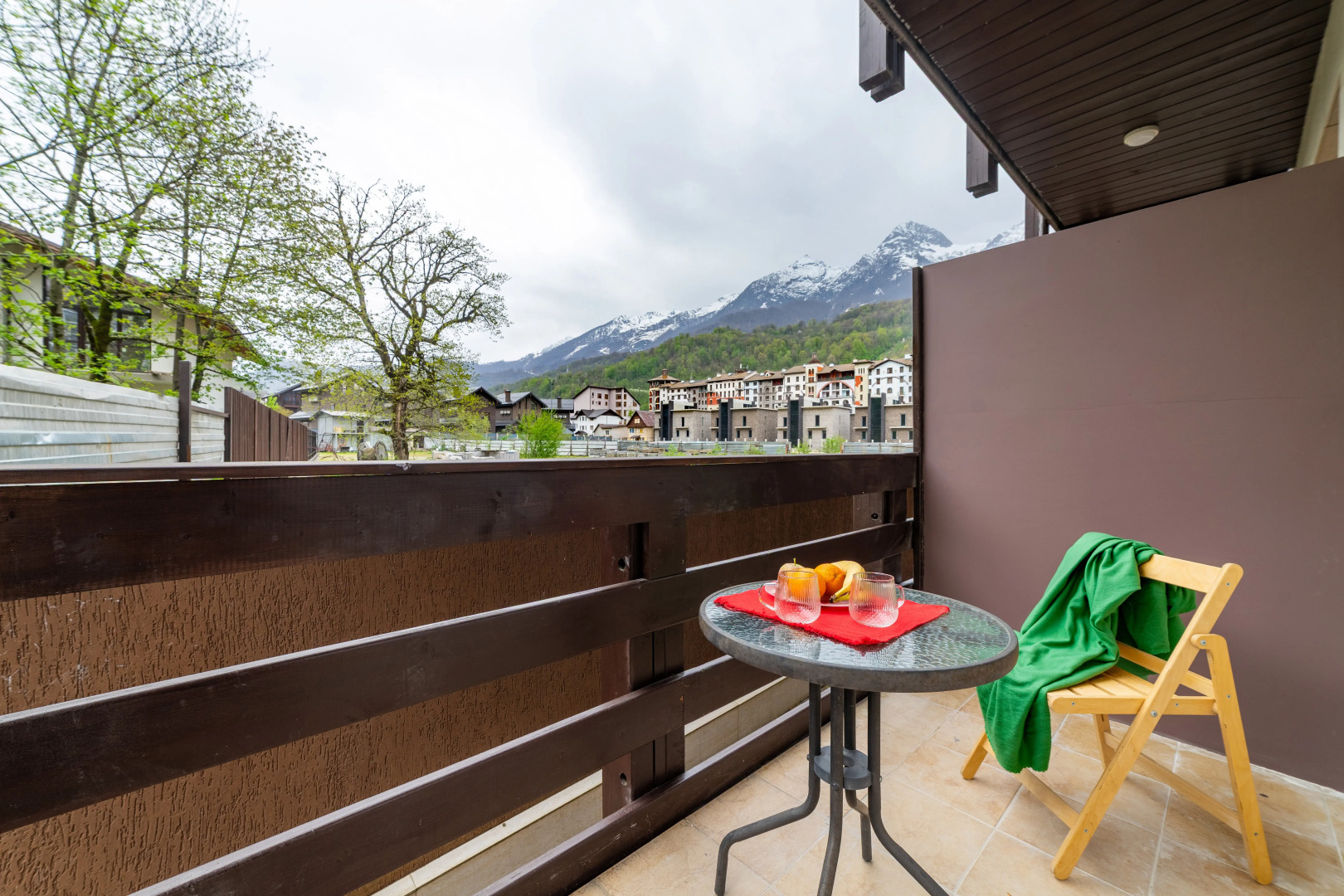 Апартаменты Светлая Студия с 2 Окнами и Видом на Горы