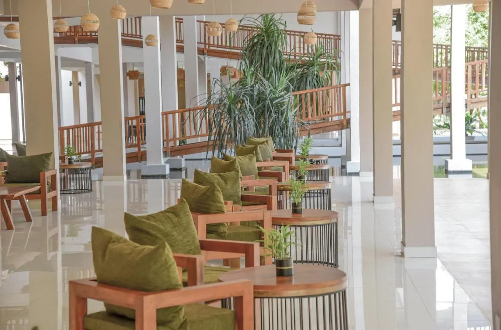 Отель Breeze Pasikudah Resort