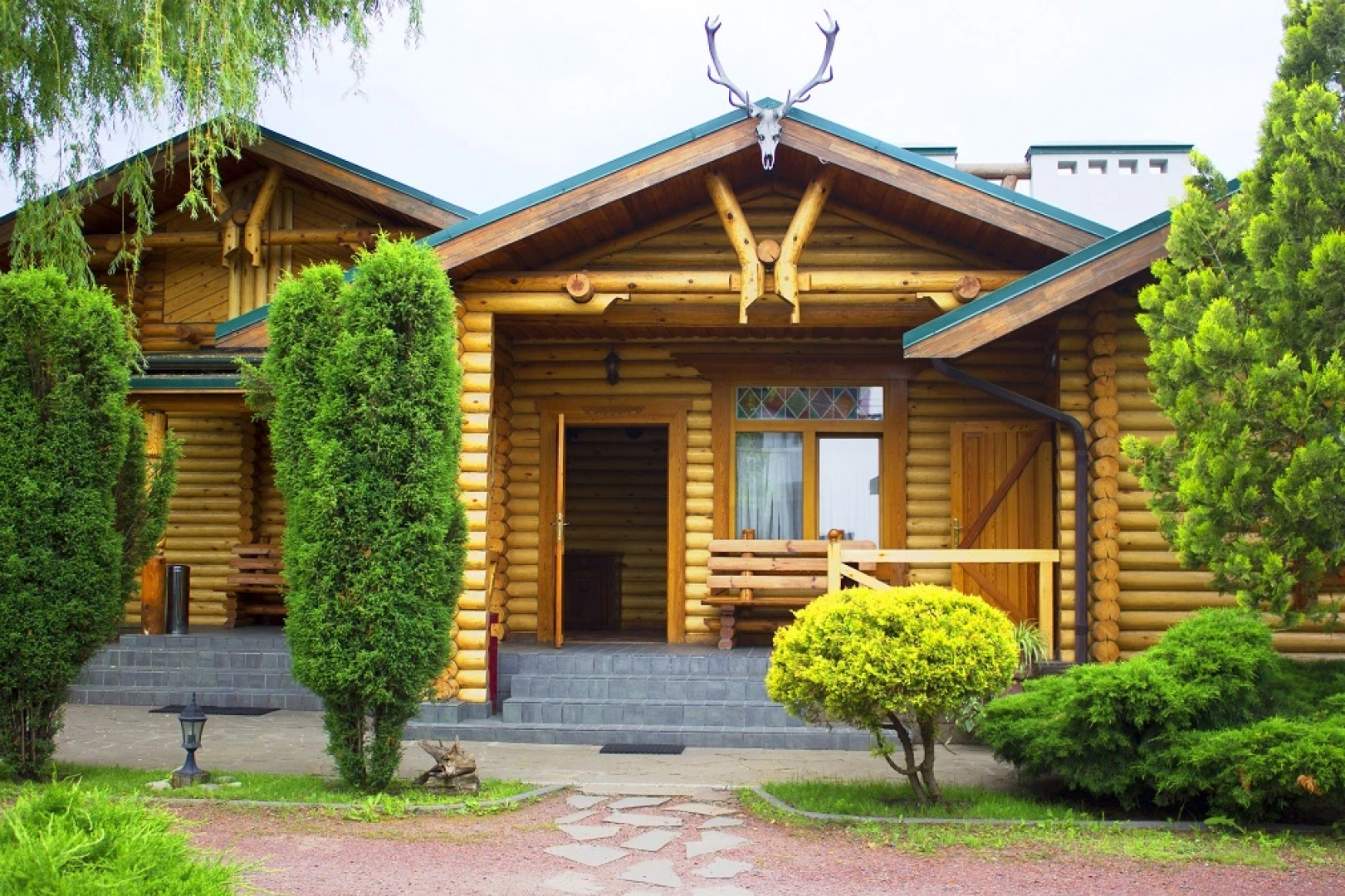 Okhotnichiy Club