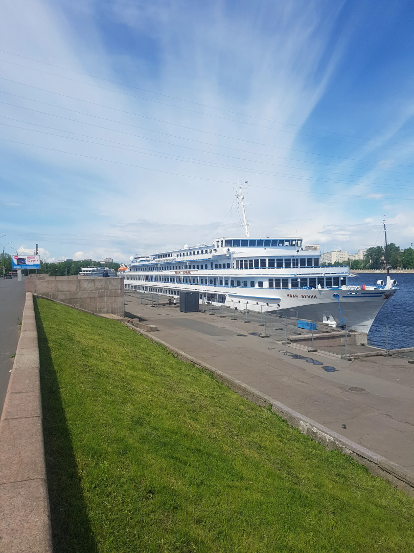 Апартаменты на проспекте Обуховской Обороны 110