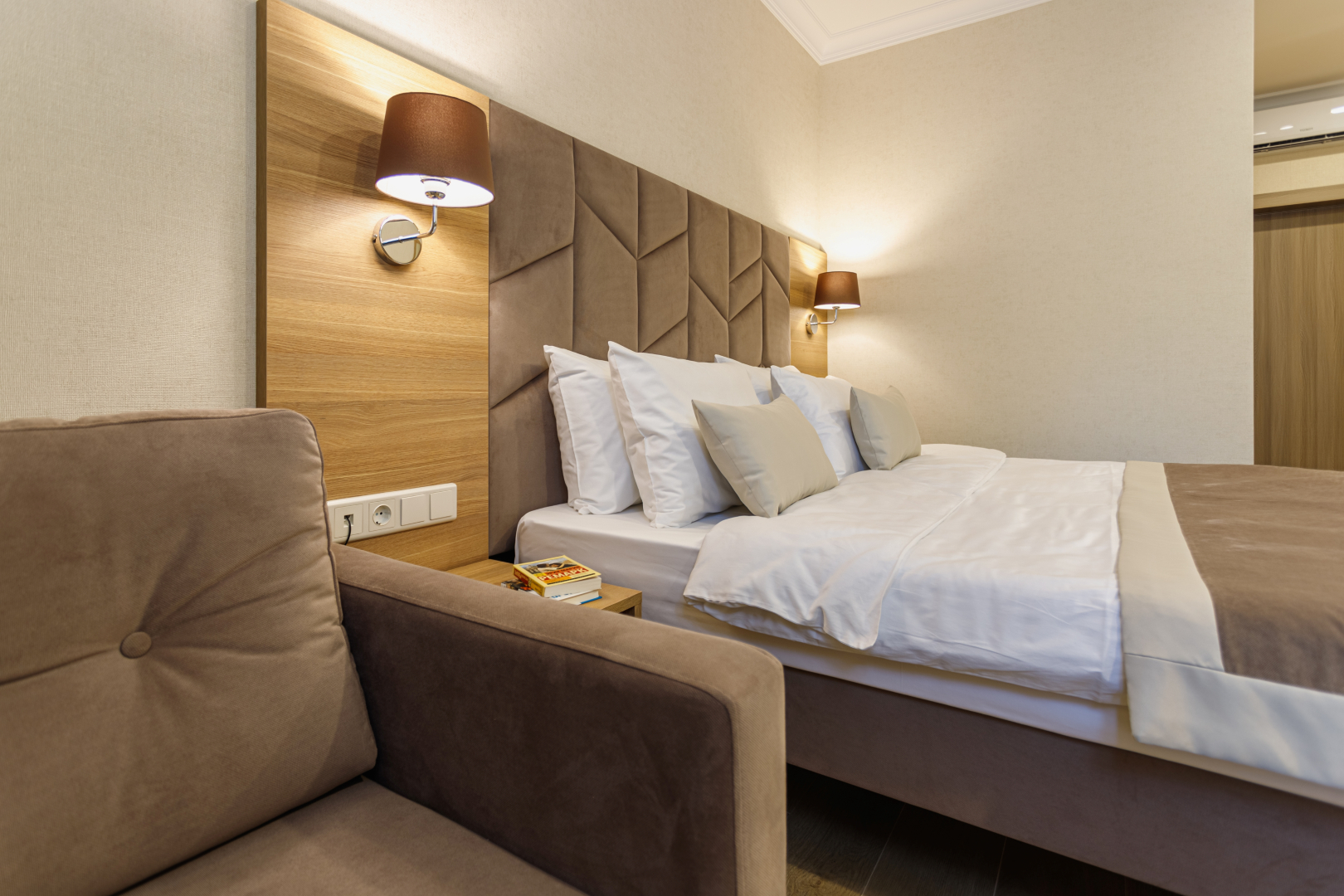 Отель Диона