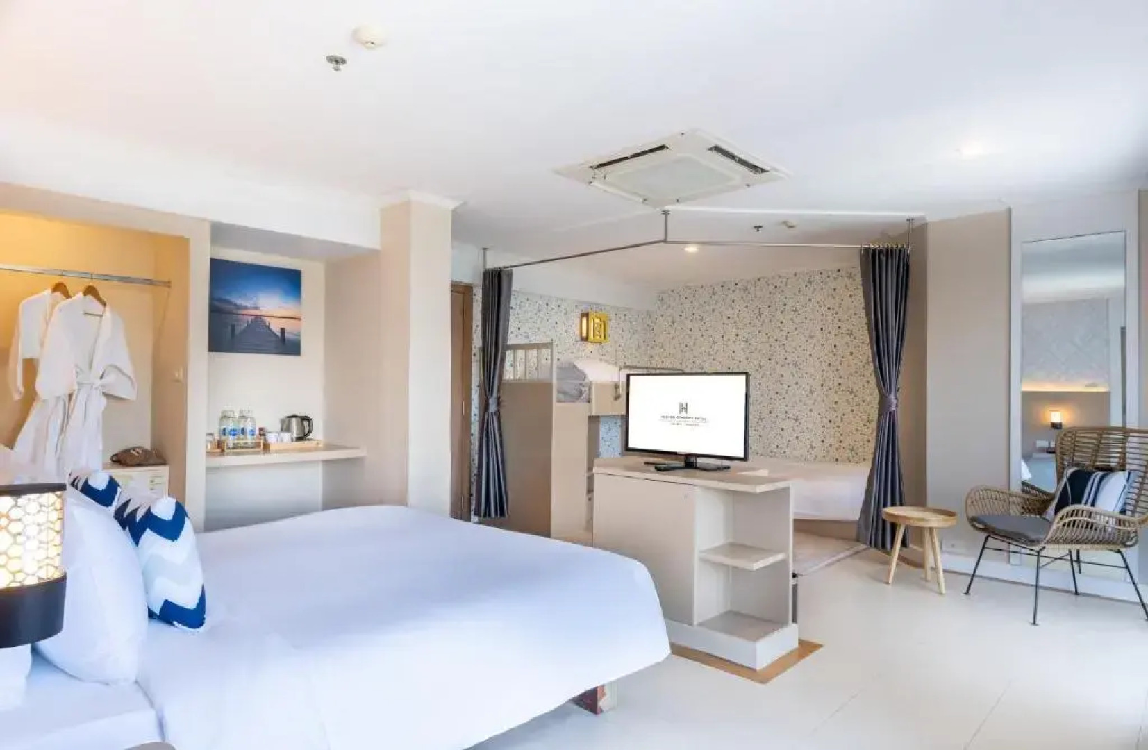 Отель Heeton Concept Pattaya by Compass Hospitality
