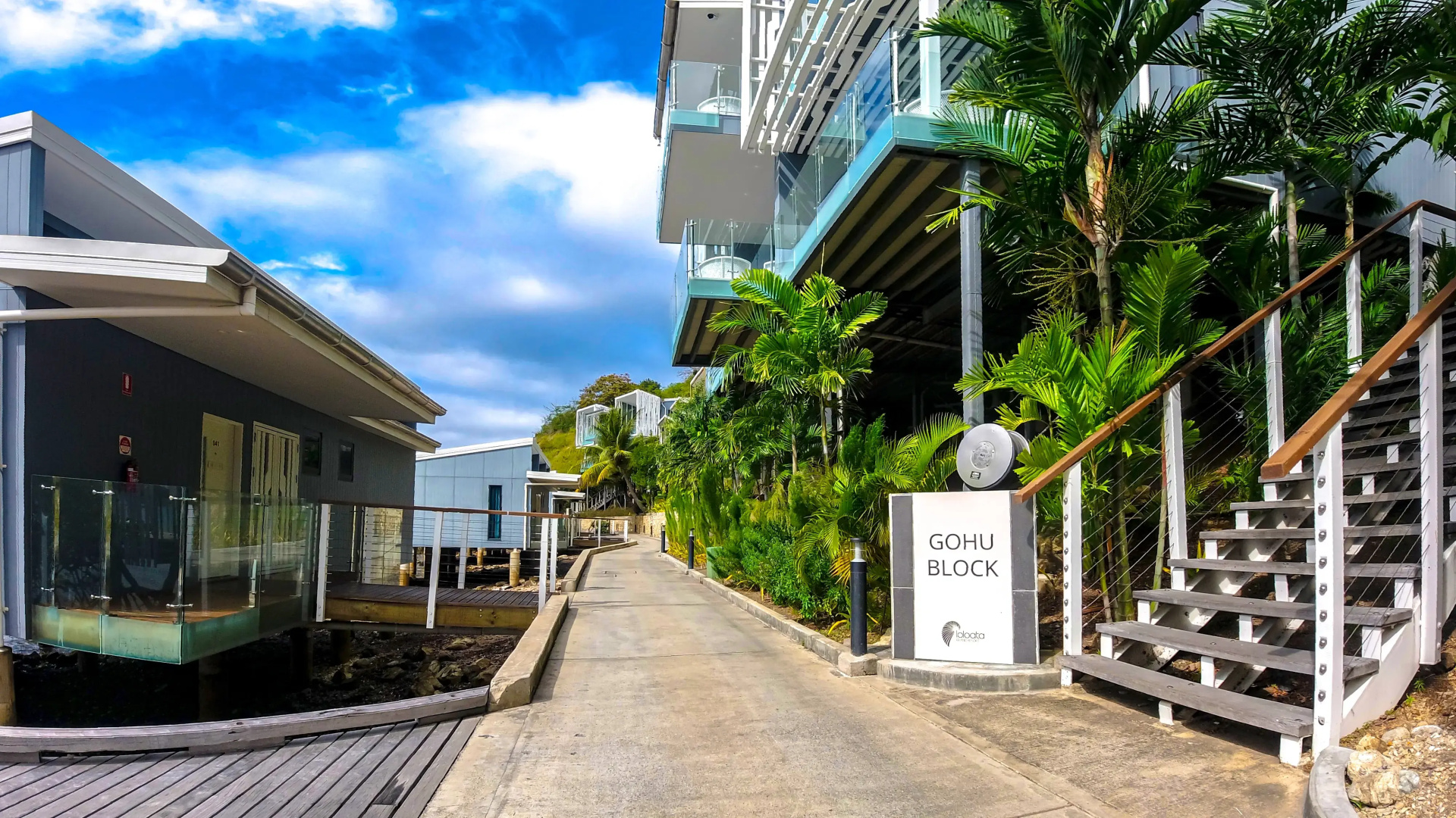 Курортный отель Loloata Island Resort