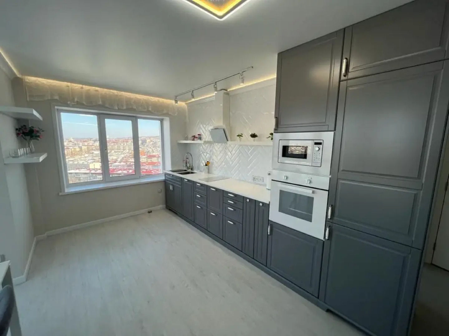 Квартира Трехкомнатная с красивым видом из окна