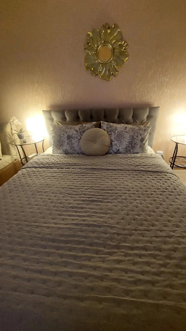 Апартаменты Квартира в центре с качелями на веранде рядом с колесом обозрения