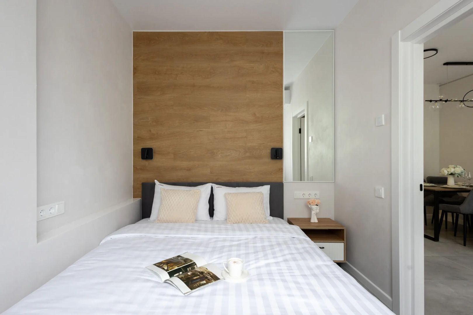 Апартаменты Red Apartments Арт Лайт Сити Шерли