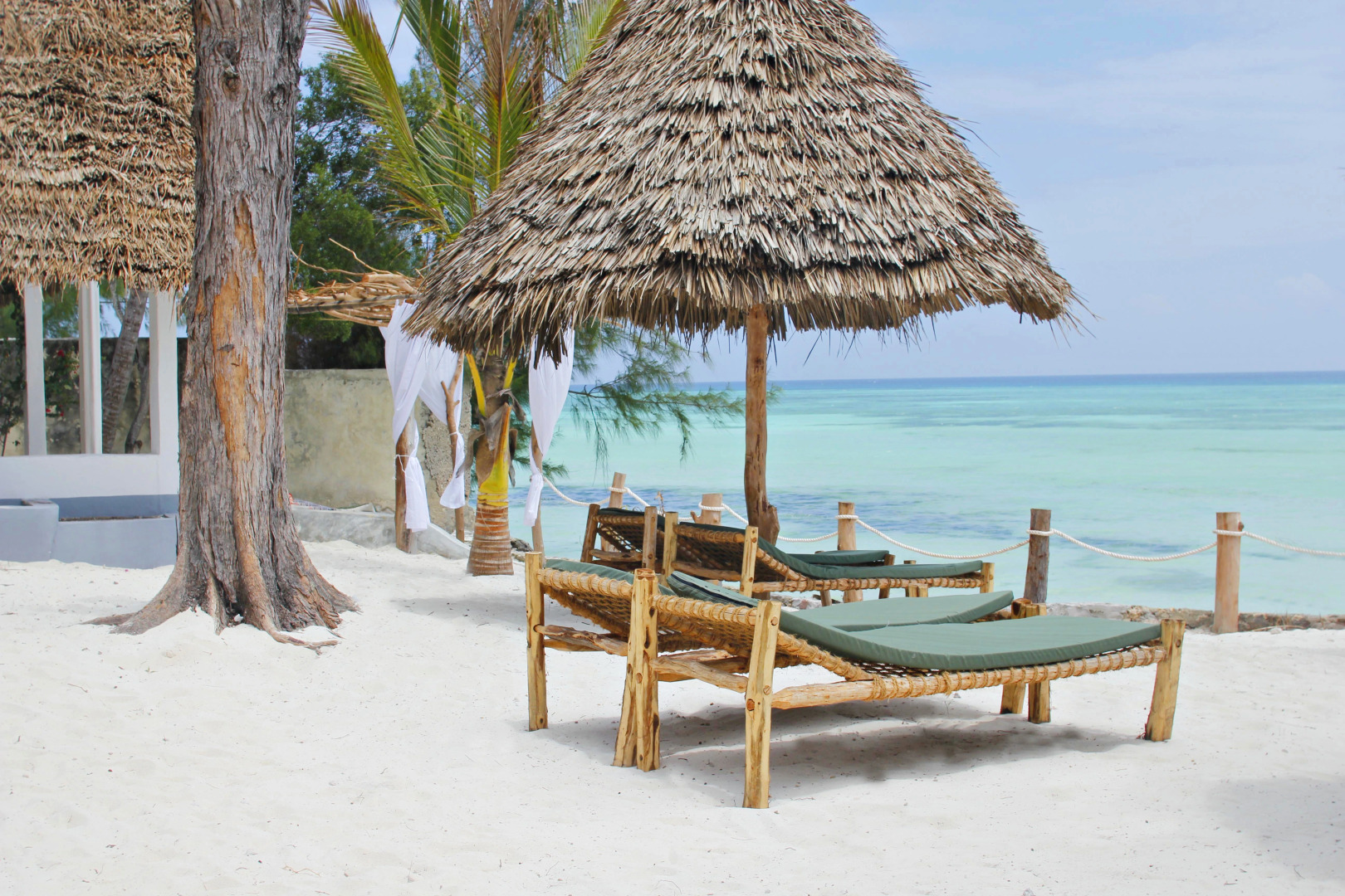 Отель Aya Beach Bungalows