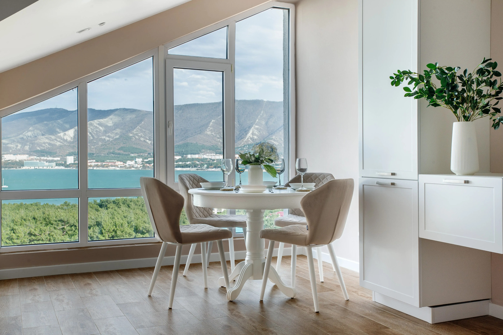 Квартира с шикарным видом на море от Home Group apartments