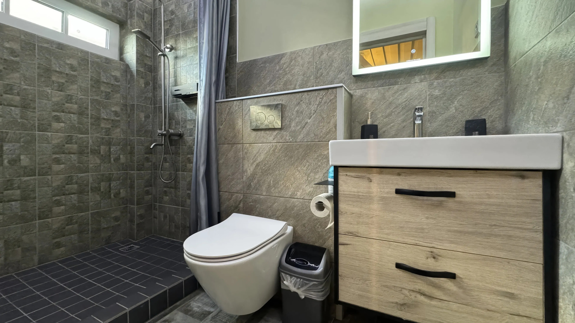 Частный дом коттедж у пристани в центре города