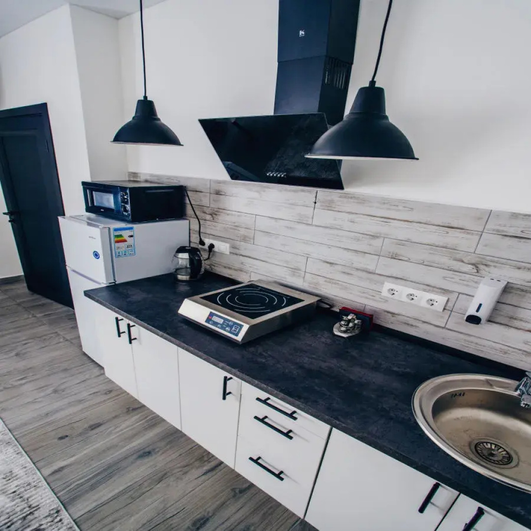 Частный дом за городом Монотель синий дом