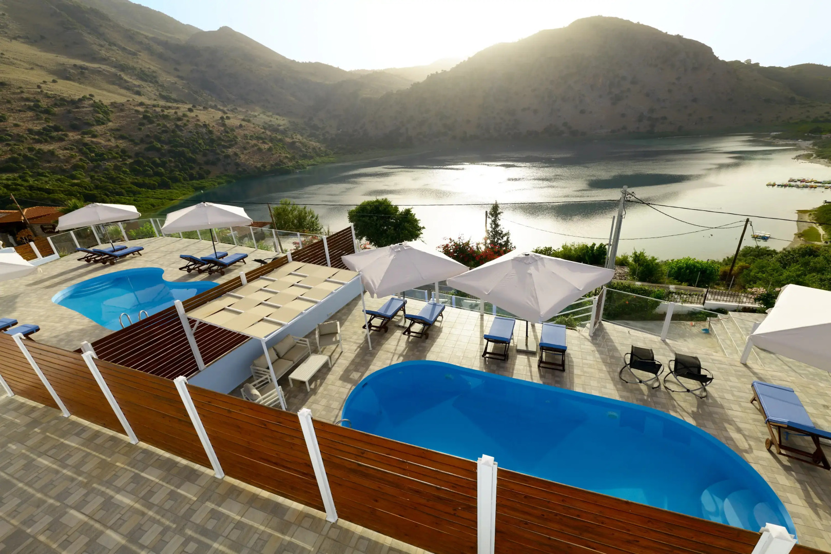 Отель Lake View Suites