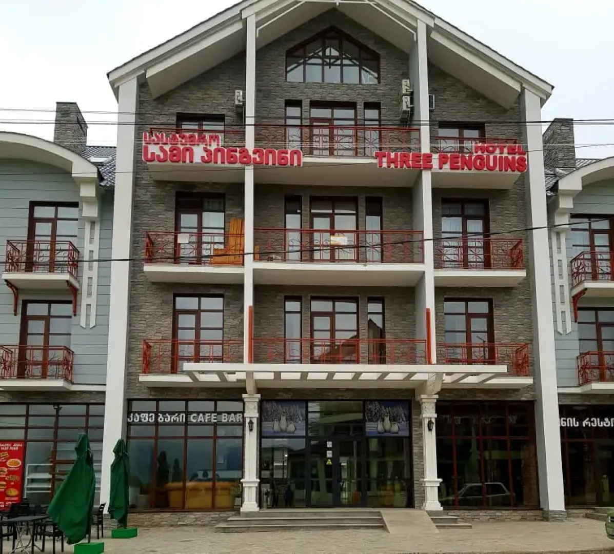 Отель Three Penguins