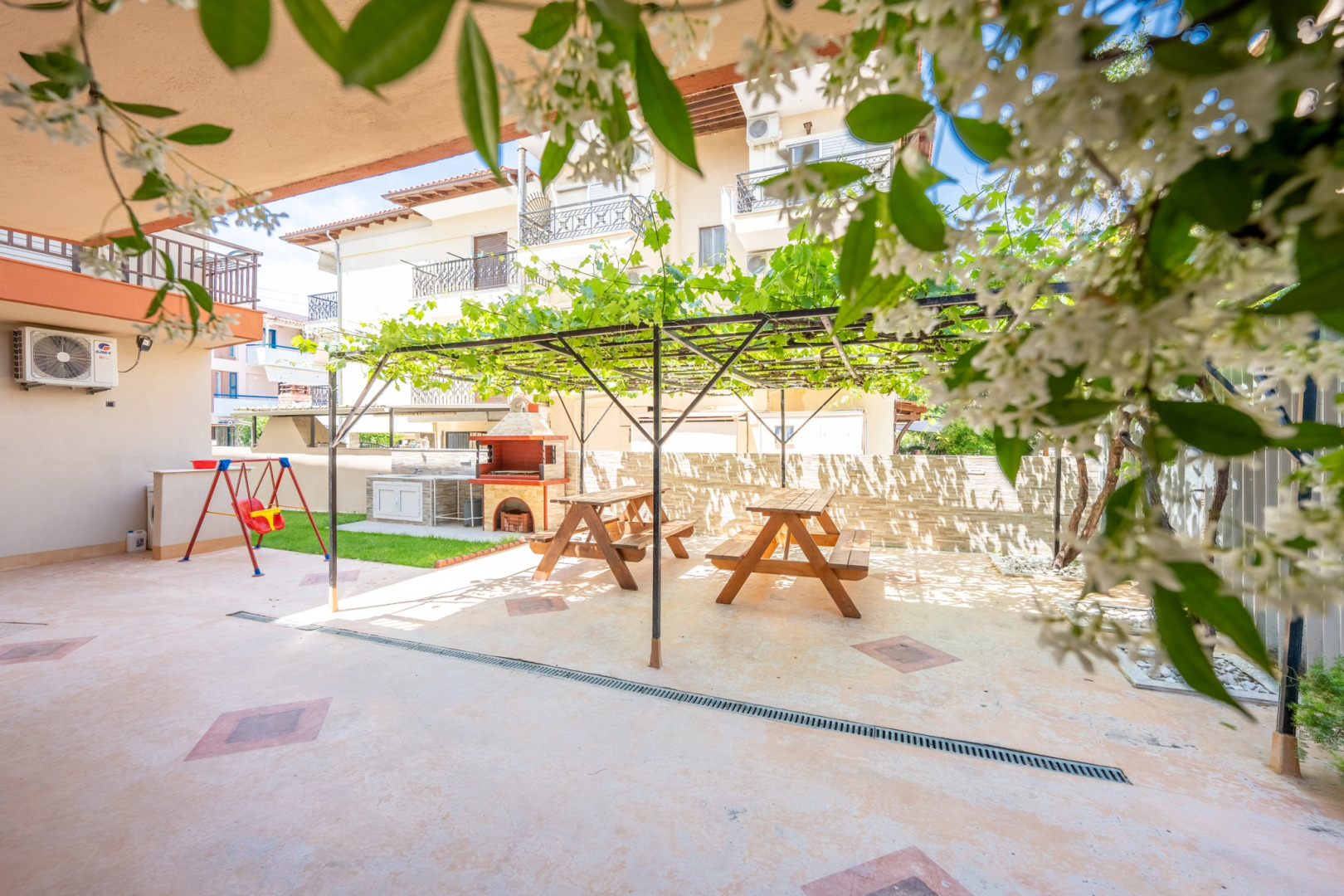 Апарт-Отель Milonas House Apartments