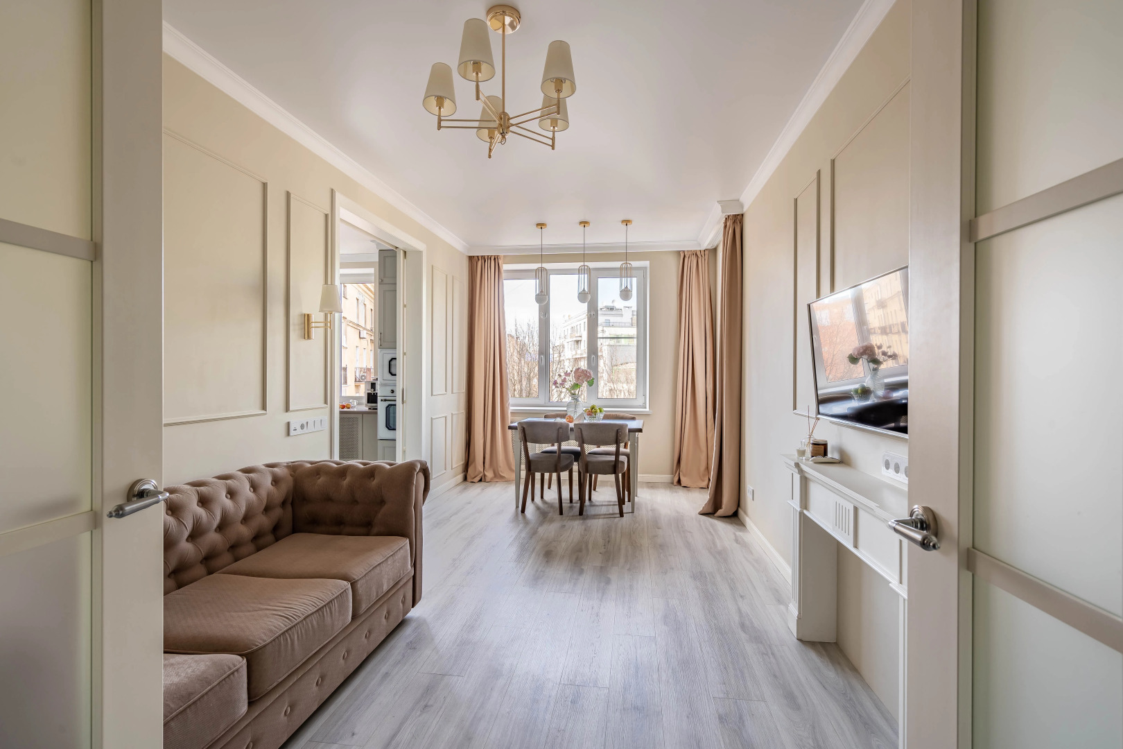 Апартаменты Четырехкомнатные YOUR APART с видом на домик Петра 1 и Неву