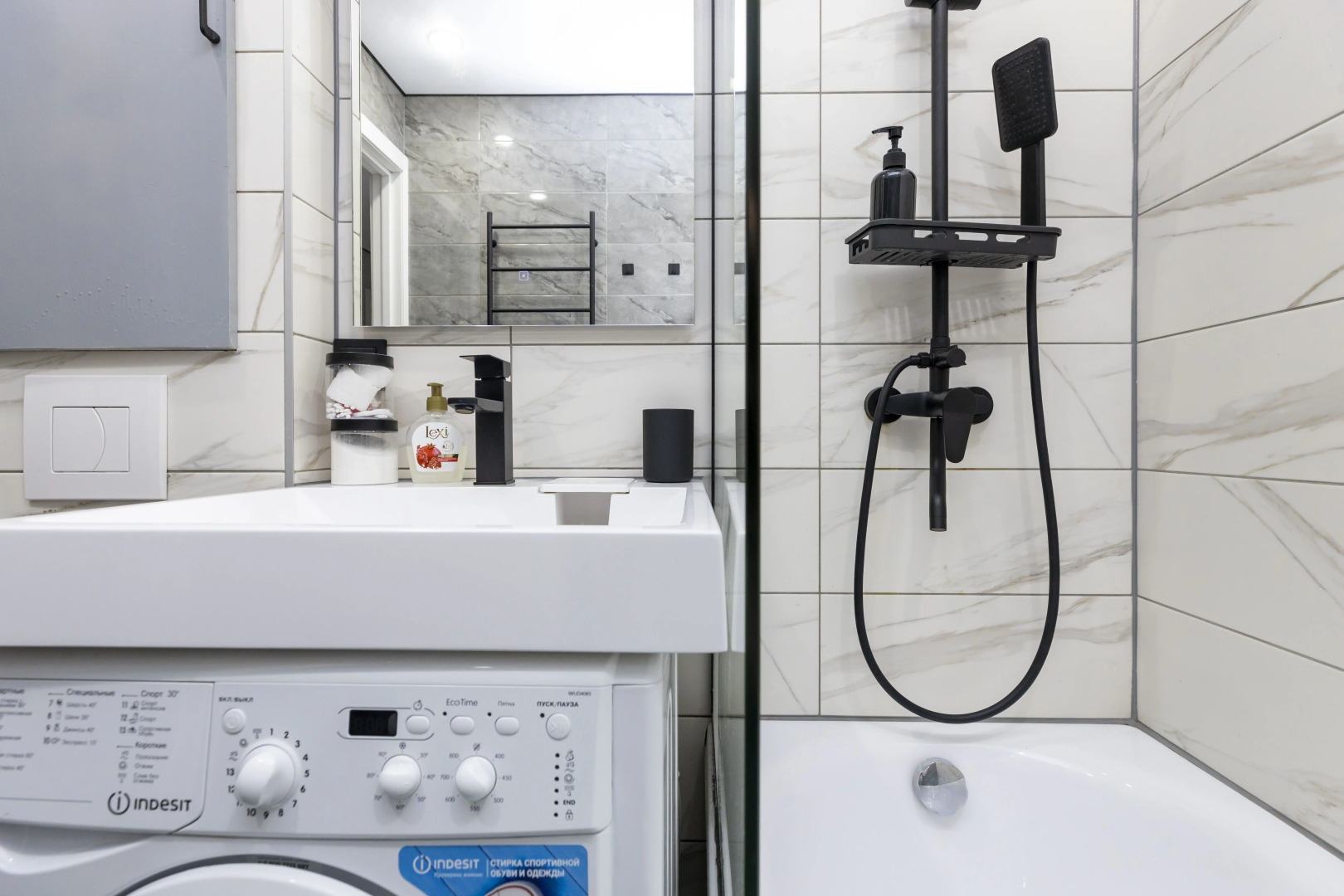 Квартира Уютная 2-к с Потрясающим Видом на Горы и Озеро