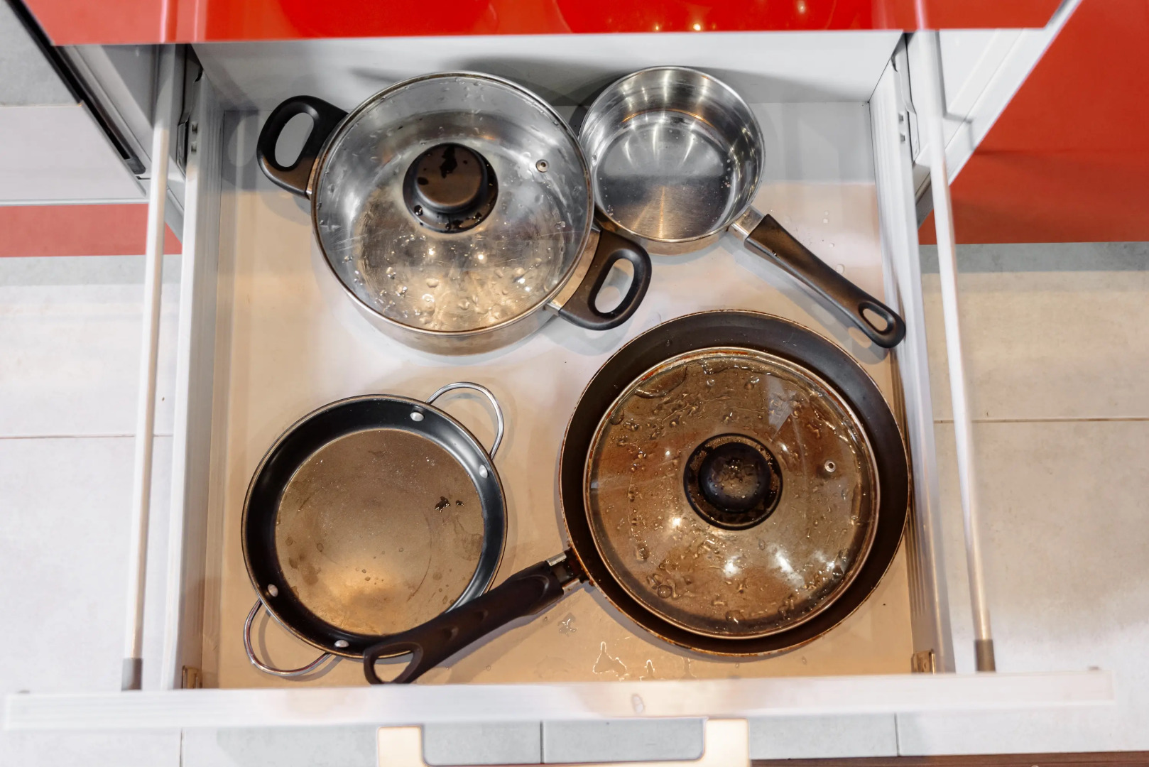 Апартаменты в Центре На 1 Линии с Видом на Крейсер Михаил Кутузов Море и Форумную Площадь от LetoAрart