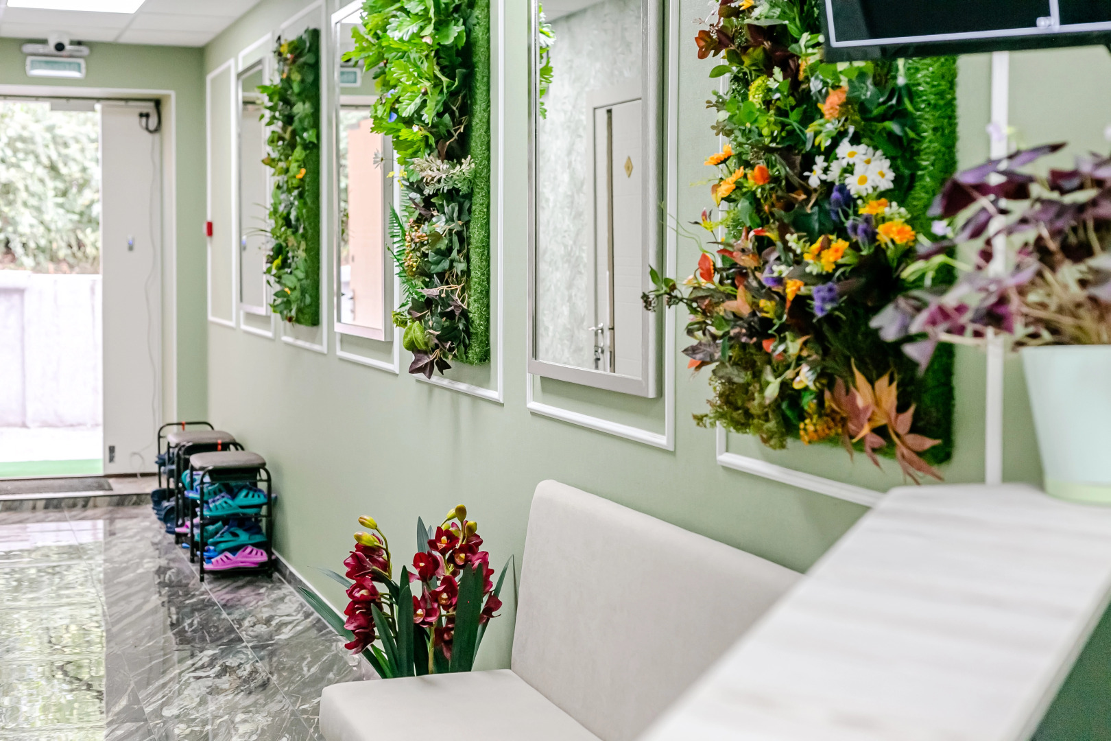 Отель Лидер