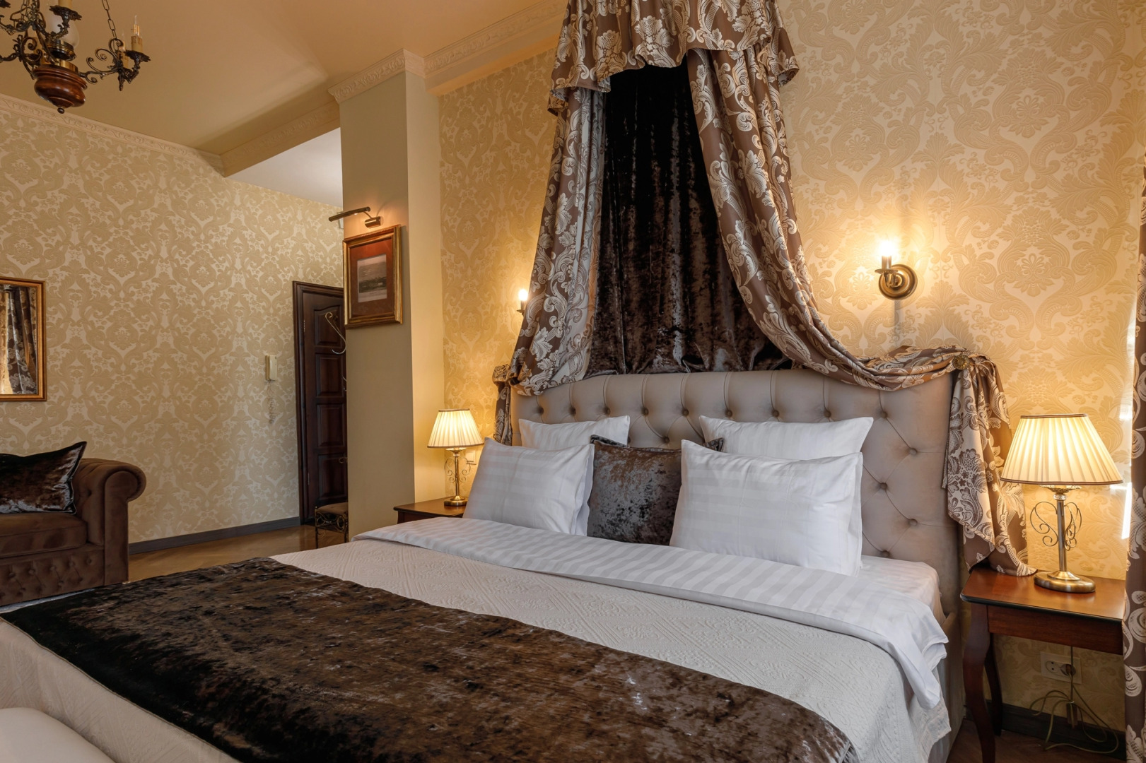 ЕвроУют Апартаменты в Классическом Стиле в центре города