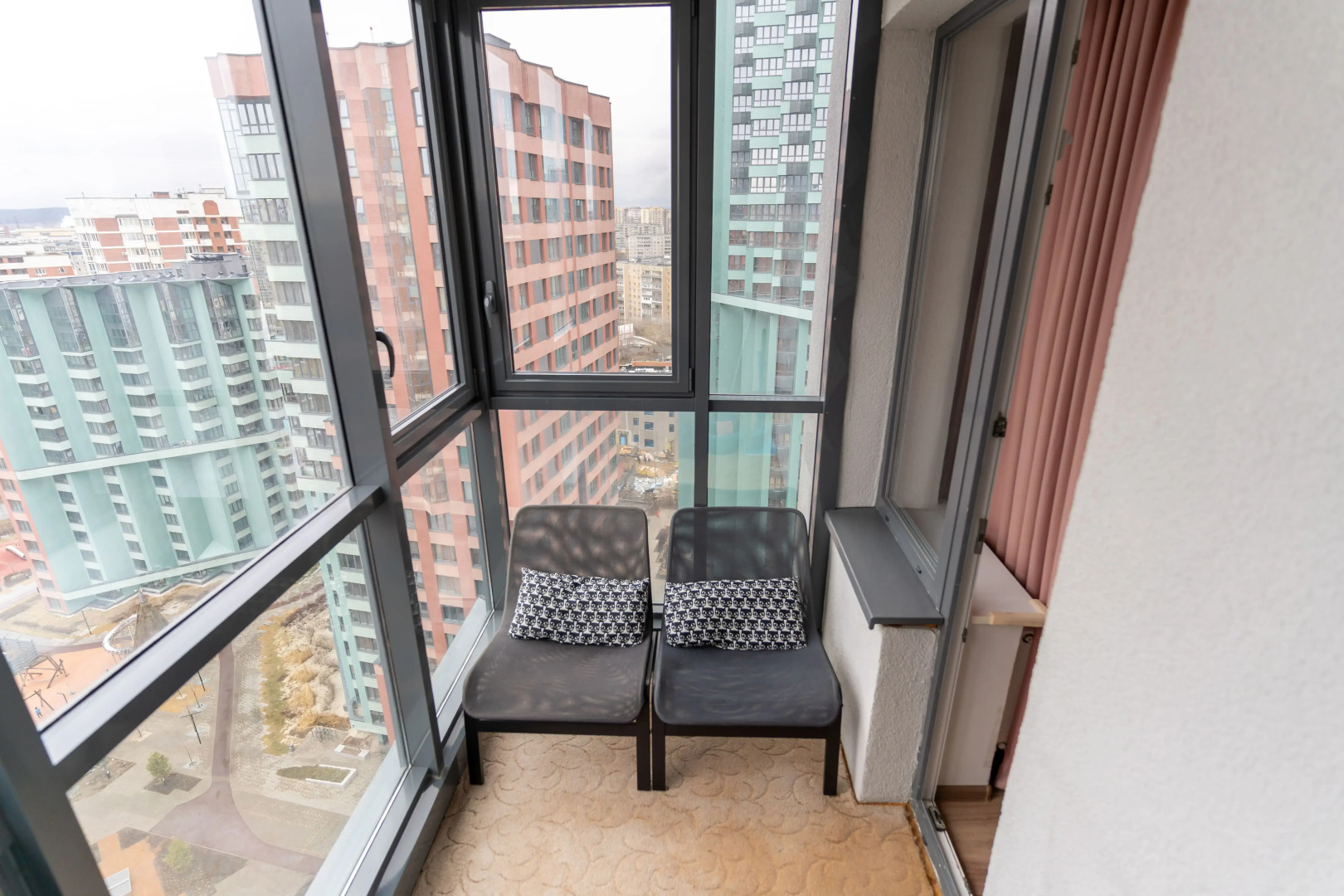 Апартаменты Stepanenkov Двухкомнатные с балконом на Колмогорова 73/4