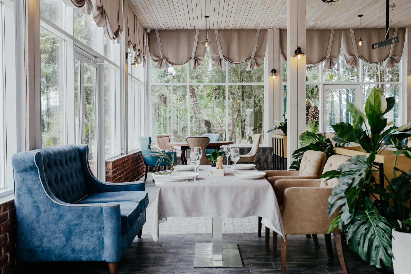 Amza Park Hotel