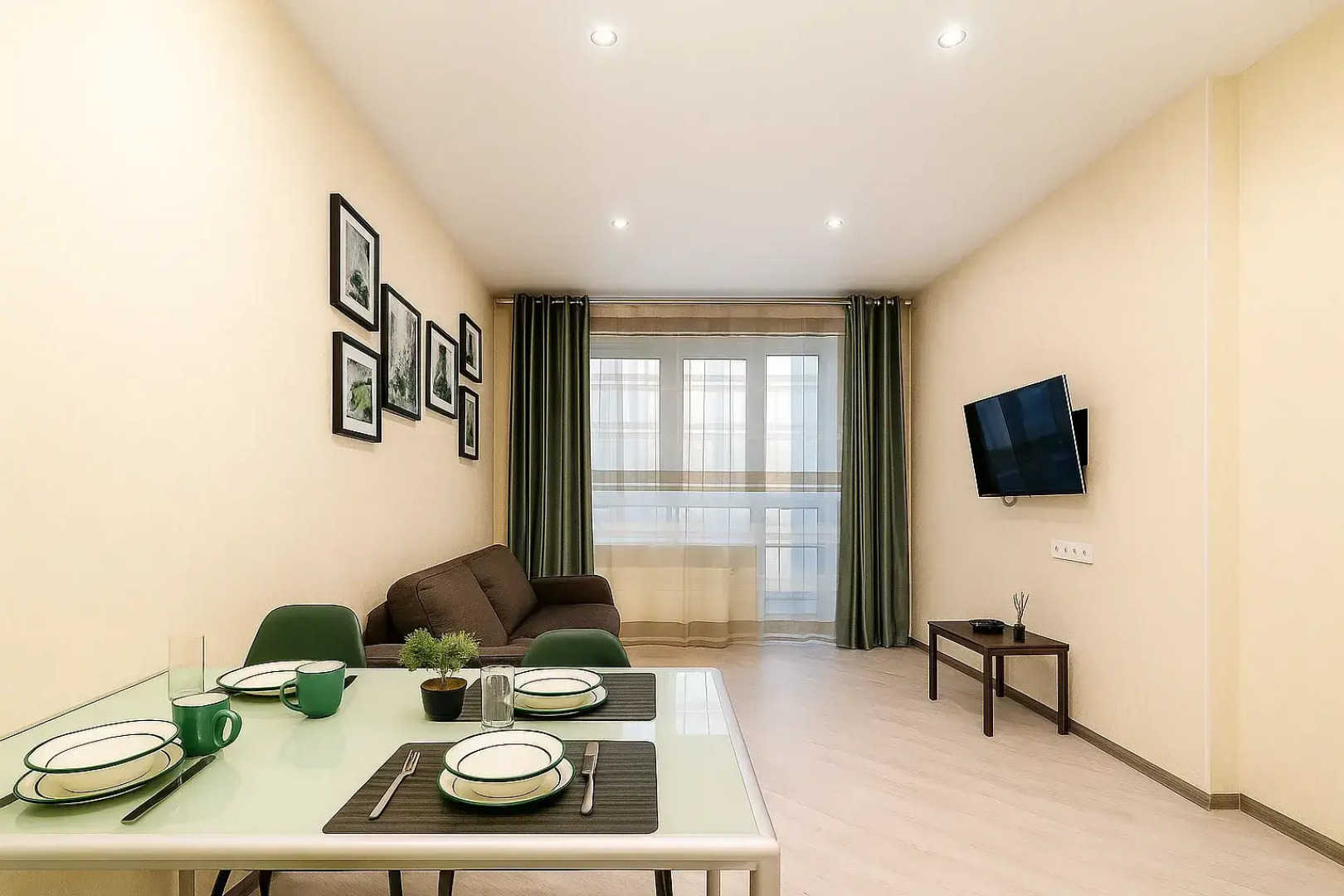 Апартаменты РусХаус у Аквапарка, возле центра и набережной (RusHouse)