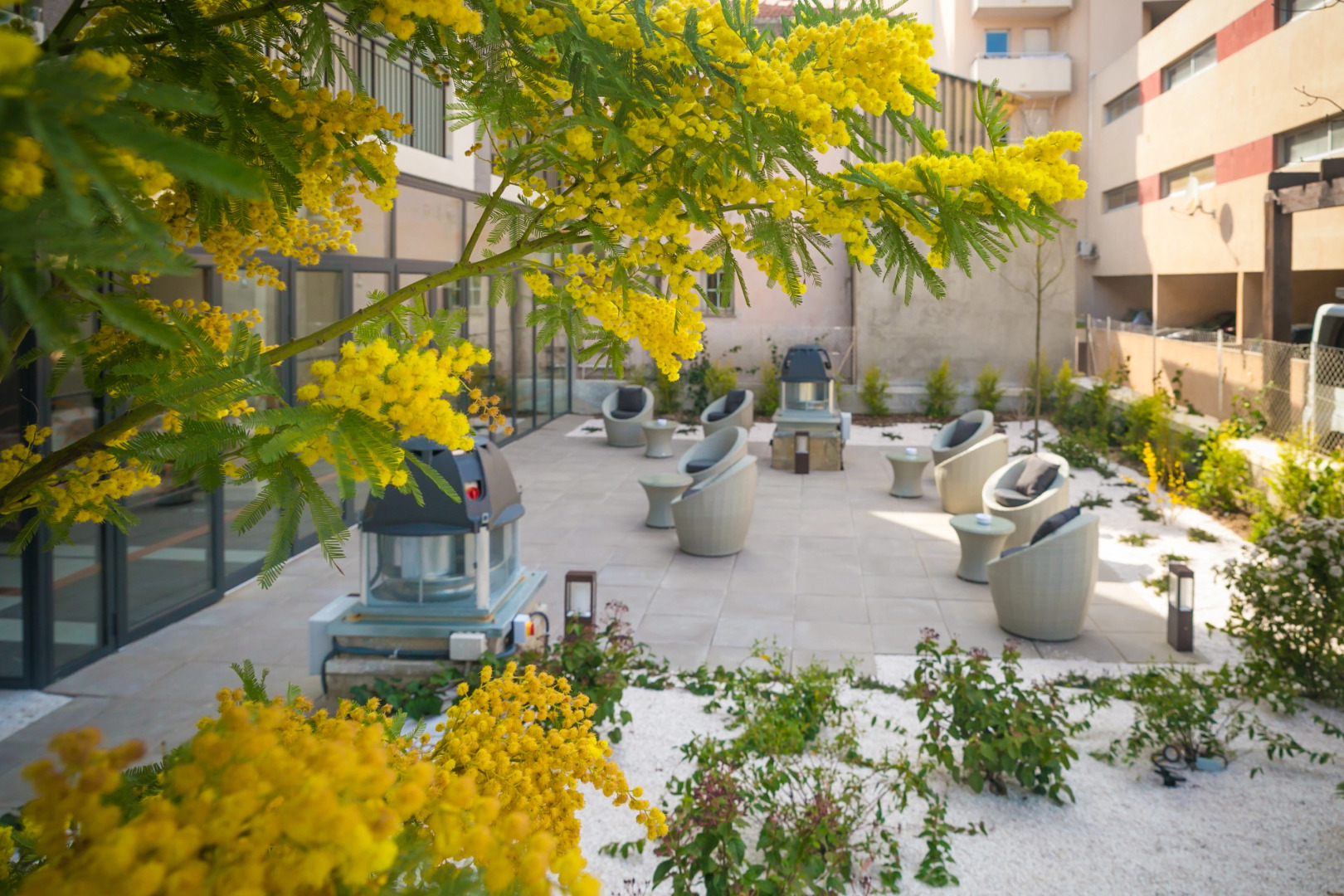 Отель Best Western Journel Saint-Laurent-Du-Var