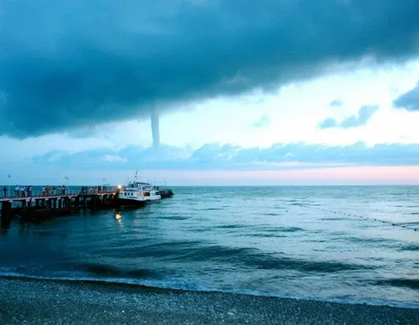 Отель Шторм