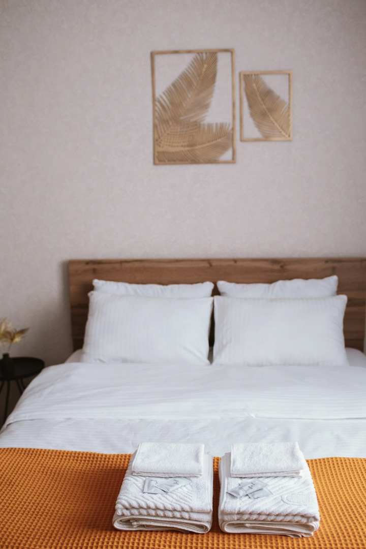 Апартаменты с Видом на Город и Парк в Спальном Районе