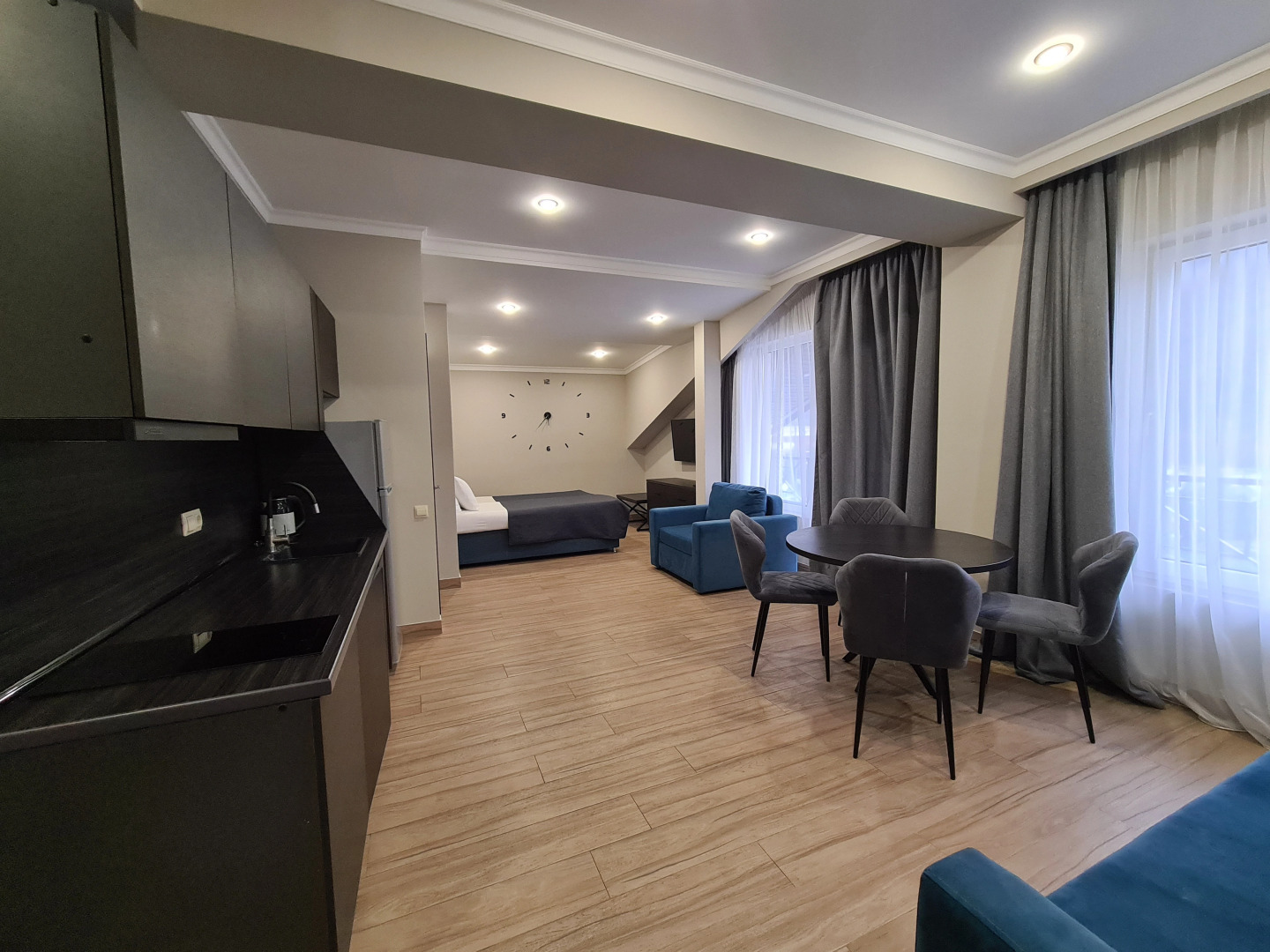 Апартаменты Двухкомнатные семиместные с видом на горы